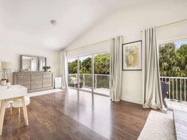 4-bedroom home for rent in Doral - 5230 NW 104th Ct - MondialRealty