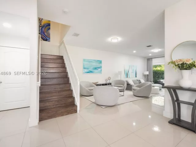 4-bedroom home for rent in Doral - 5230 NW 104th Ct - MondialRealty
