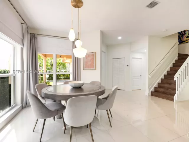 4-bedroom home for rent in Doral - 5230 NW 104th Ct - MondialRealty