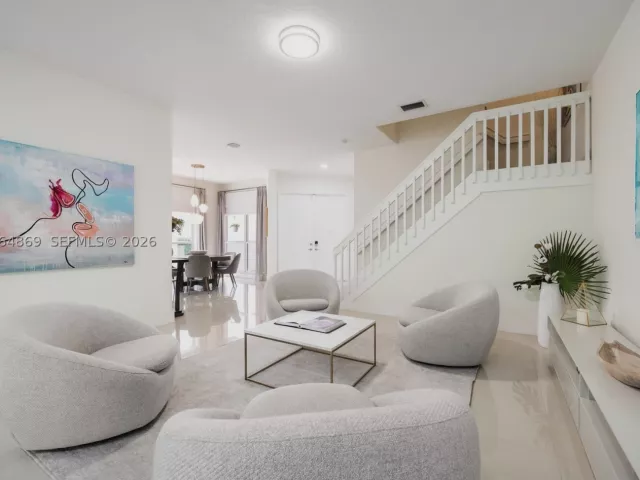 4-bedroom home for rent in Doral - 5230 NW 104th Ct - MondialRealty