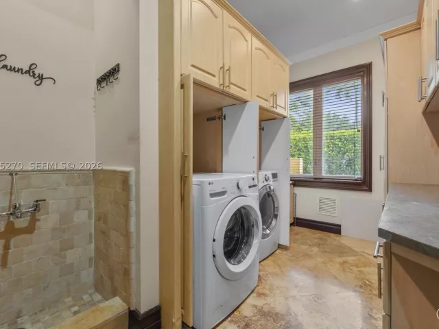 5-bedroom home for sale in Miami - 9245 SW 93rd Ave - MondialRealty