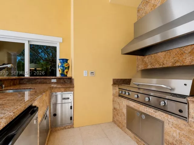 5-bedroom home for sale in Miami - 9245 SW 93rd Ave - MondialRealty