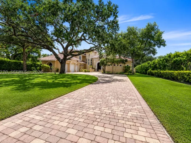 5-bedroom home for sale in Miami - 9245 SW 93rd Ave - MondialRealty