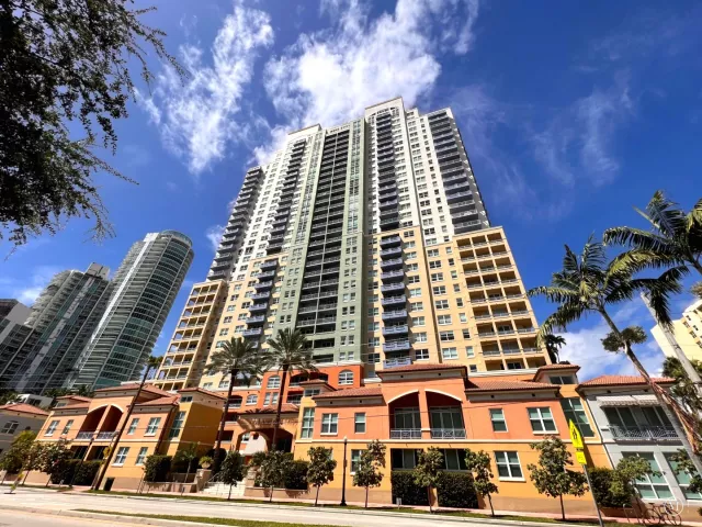 2-bedroom condo for sale in Miami Beach - 90 ALTON Road 2110 - MondialRealty
