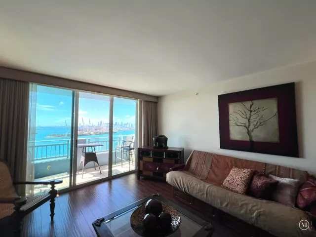 2-bedroom condo for sale in Miami Beach - 90 ALTON Road 2110 - MondialRealty