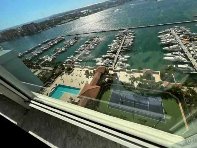 2-bedroom condo for sale in Miami Beach - 90 ALTON Road 2110 - MondialRealty