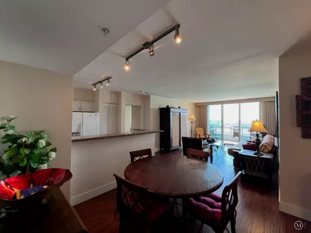 2-bedroom condo for sale in Miami Beach - 90 ALTON Road 2110 - MondialRealty