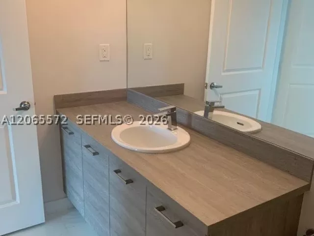 2-bedroom condo for rent in Sunny Isles Beach - 400 Sunny Isles Blvd 1606 - MondialRealty