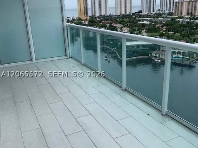 2-bedroom condo for rent in Sunny Isles Beach - 400 Sunny Isles Blvd 1606 - MondialRealty