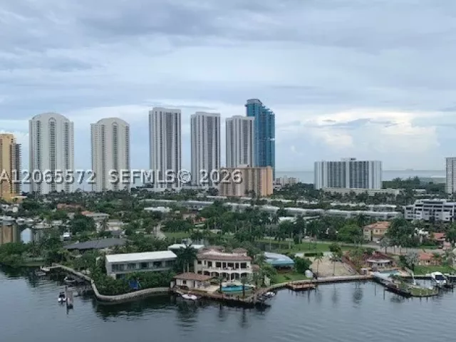 2-bedroom condo for rent in Sunny Isles Beach - 400 Sunny Isles Blvd 1606 - MondialRealty