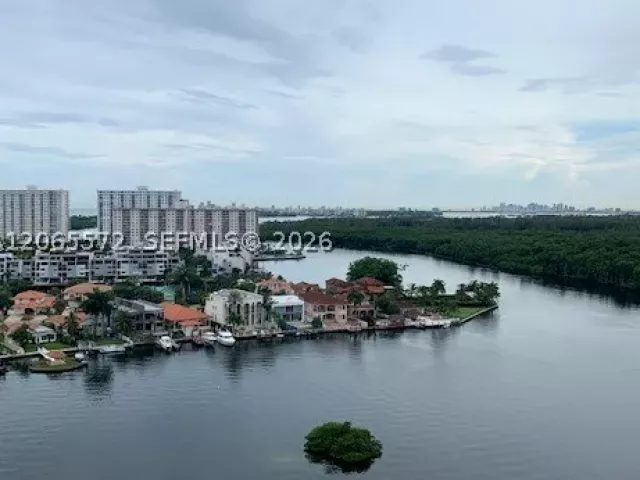 2-bedroom condo for rent in Sunny Isles Beach - 400 Sunny Isles Blvd 1606 - MondialRealty