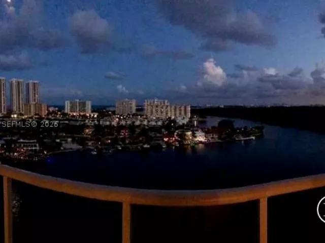 2-bedroom condo for rent in Sunny Isles Beach - 400 Sunny Isles Blvd 1606 - MondialRealty