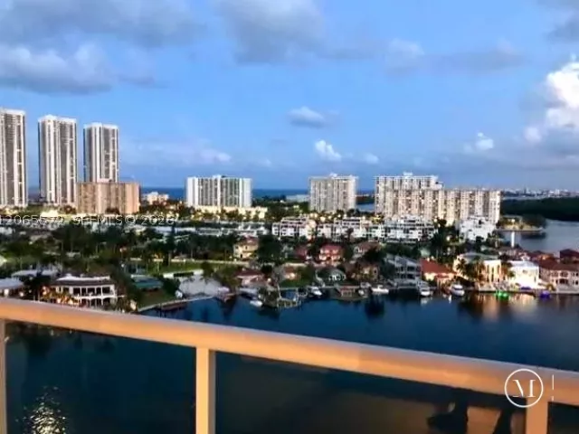 2-bedroom condo for rent in Sunny Isles Beach - 400 Sunny Isles Blvd 1606 - MondialRealty