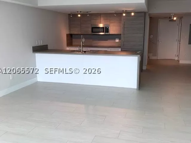 2-bedroom condo for rent in Sunny Isles Beach - 400 Sunny Isles Blvd 1606 - MondialRealty