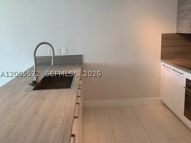 2-bedroom condo for rent in Sunny Isles Beach - 400 Sunny Isles Blvd 1606 - MondialRealty