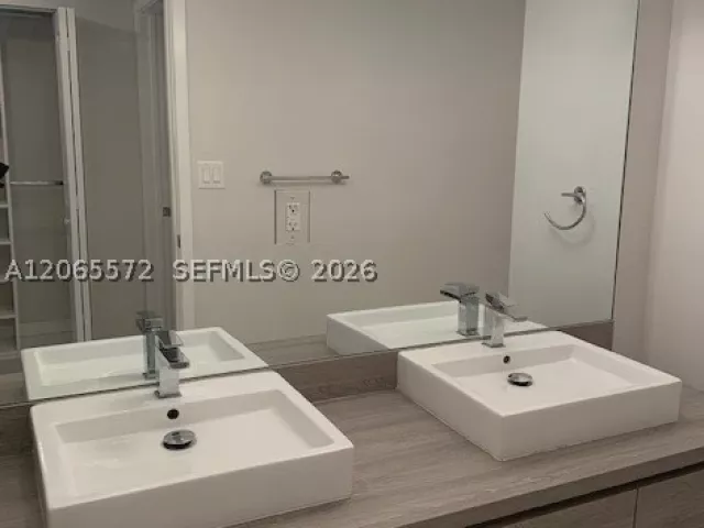2-bedroom condo for rent in Sunny Isles Beach - 400 Sunny Isles Blvd 1606 - MondialRealty