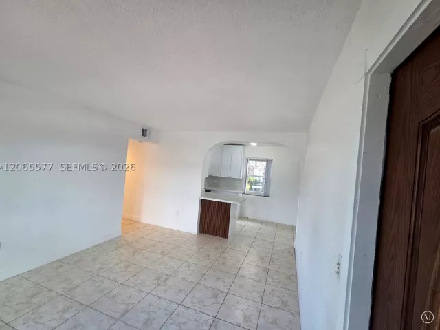 4-bedroom home for rent in Miami - 10500 SW 30th St - MondialRealty