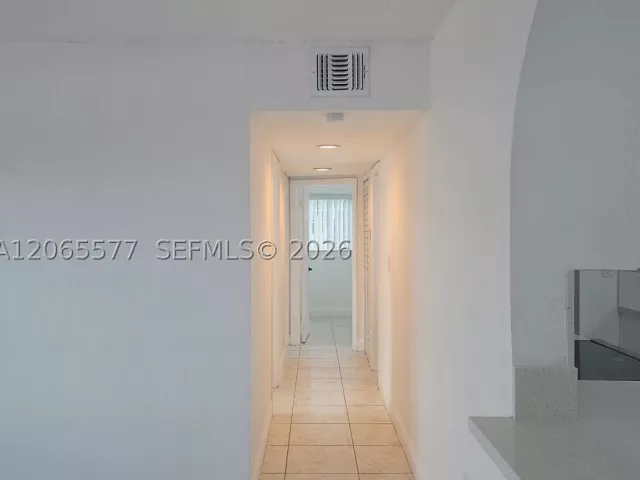 4-bedroom home for rent in Miami - 10500 SW 30th St - MondialRealty