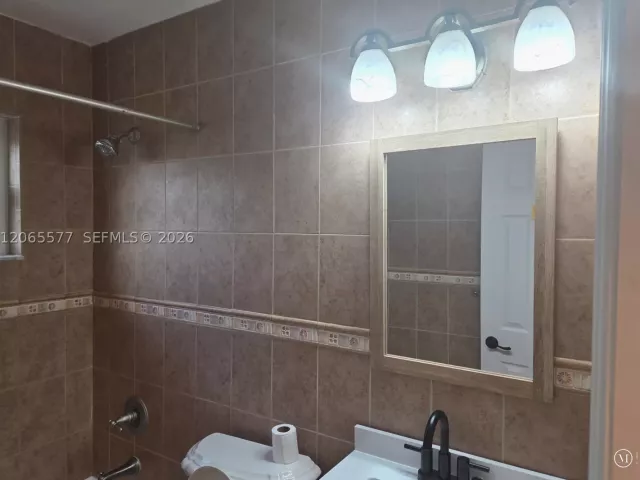 4-bedroom home for rent in Miami - 10500 SW 30th St - MondialRealty