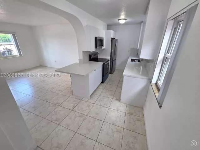4-bedroom home for rent in Miami - 10500 SW 30th St - MondialRealty