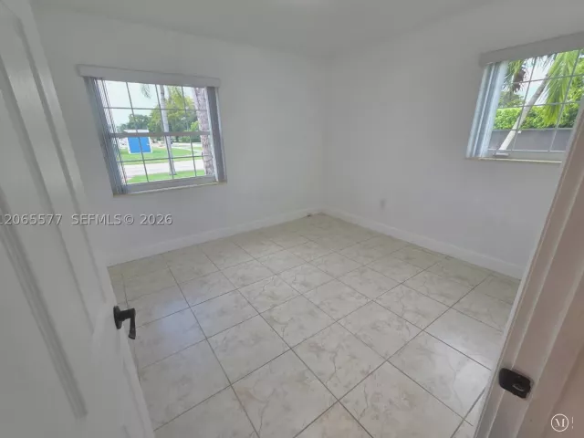 4-bedroom home for rent in Miami - 10500 SW 30th St - MondialRealty