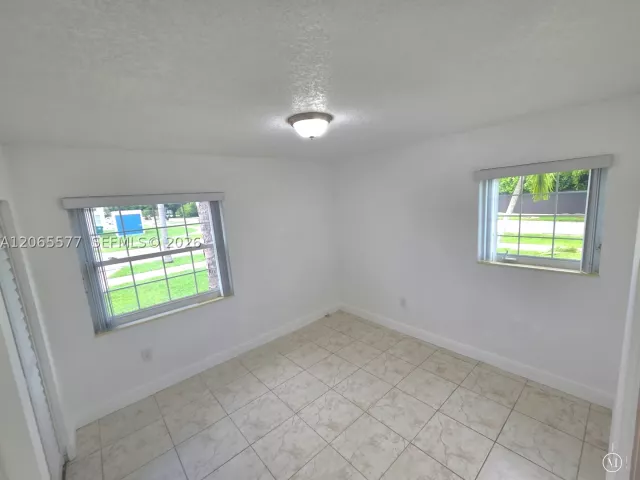 4-bedroom home for rent in Miami - 10500 SW 30th St - MondialRealty