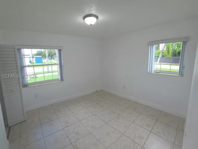 4-bedroom home for rent in Miami - 10500 SW 30th St - MondialRealty