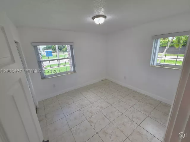 4-bedroom home for rent in Miami - 10500 SW 30th St - MondialRealty