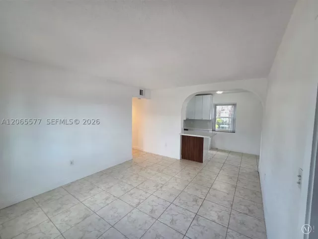 4-bedroom home for rent in Miami - 10500 SW 30th St - MondialRealty