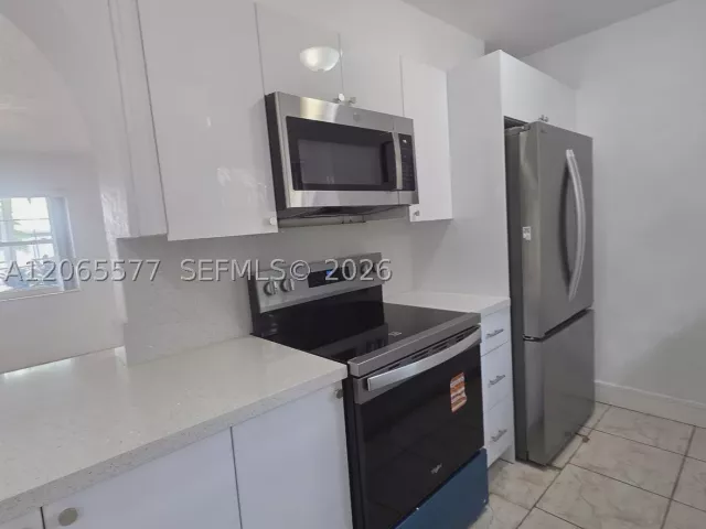 4-bedroom home for rent in Miami - 10500 SW 30th St - MondialRealty
