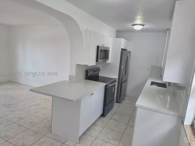 4-bedroom home for rent in Miami - 10500 SW 30th St - MondialRealty