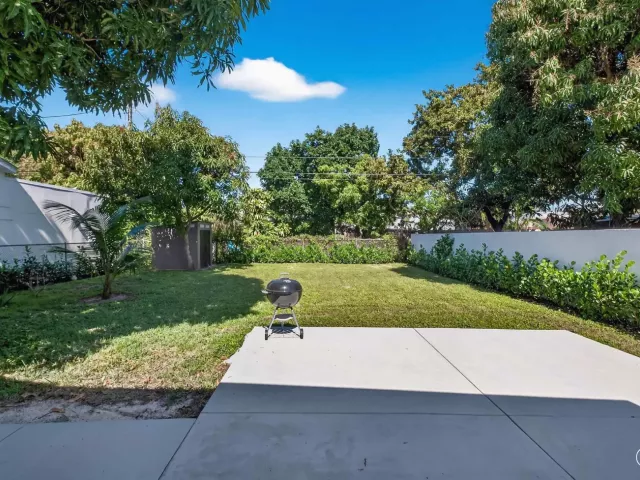 4-bedroom home for rent in Miami - 2733 SW 15th Street - MondialRealty