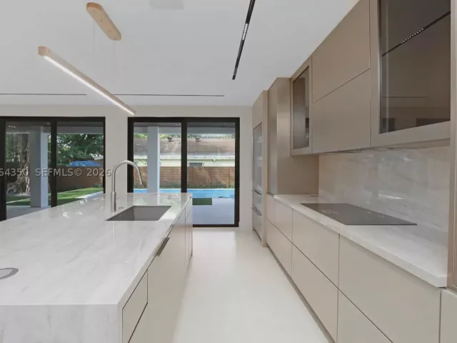 4-bedroom home for rent in Miami - 330 SW 19th Rd 1 - MondialRealty