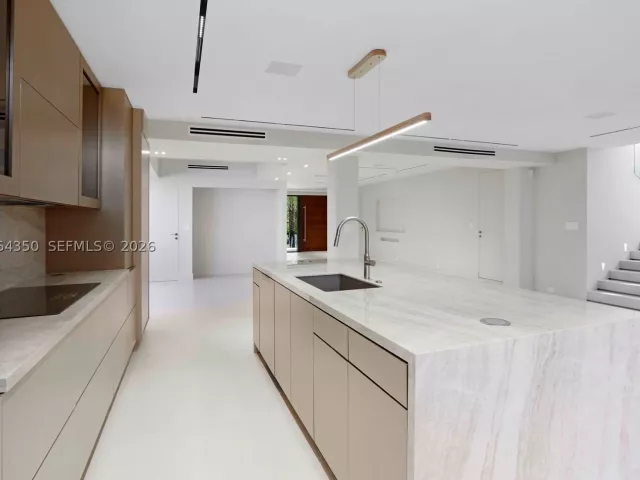 4-bedroom home for rent in Miami - 330 SW 19th Rd 1 - MondialRealty