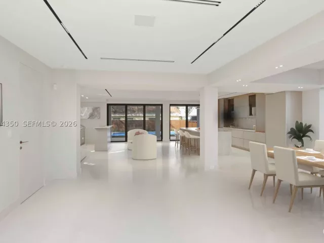4-bedroom home for rent in Miami - 330 SW 19th Rd 1 - MondialRealty