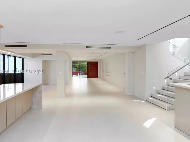 4-bedroom home for rent in Miami - 330 SW 19th Rd 1 - MondialRealty