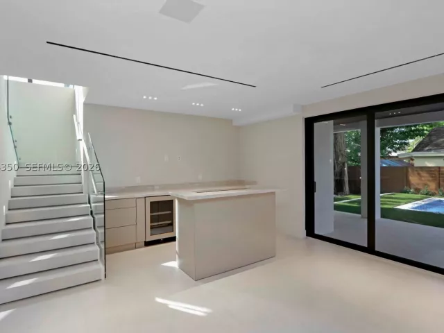 4-bedroom home for rent in Miami - 330 SW 19th Rd 1 - MondialRealty