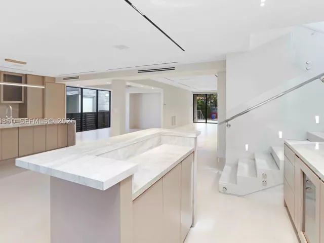 4-bedroom home for rent in Miami - 330 SW 19th Rd 1 - MondialRealty