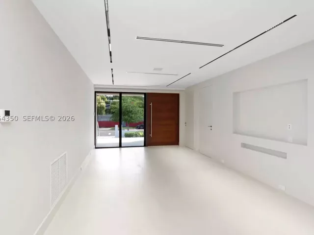 4-bedroom home for rent in Miami - 330 SW 19th Rd 1 - MondialRealty