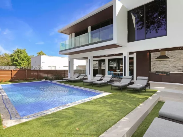 4-bedroom home for rent in Miami - 330 SW 19th Rd 1 - MondialRealty