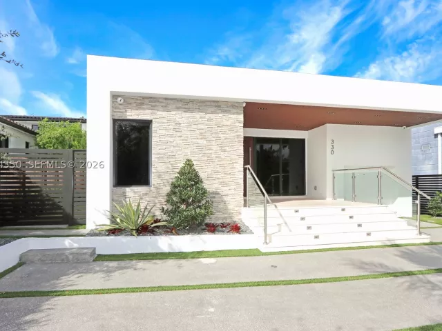 4-bedroom home for rent in Miami - 330 SW 19th Rd 1 - MondialRealty