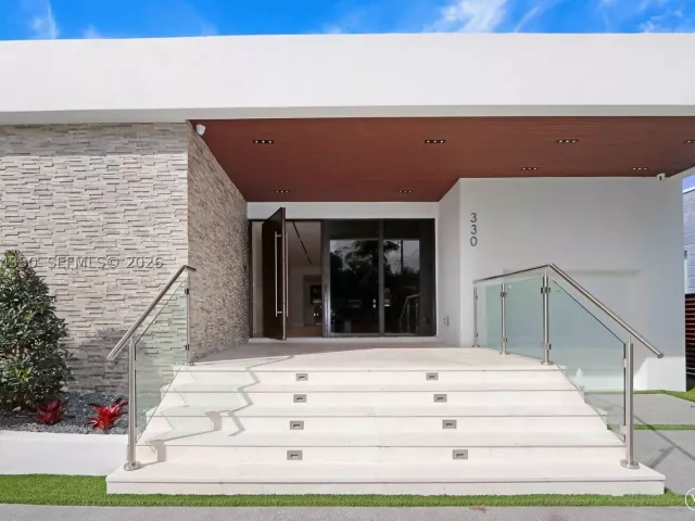 4-bedroom home for rent in Miami - 330 SW 19th Rd 1 - MondialRealty