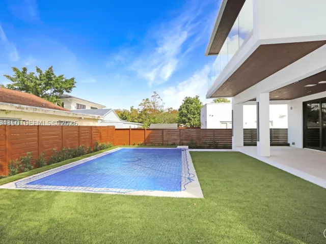 4-bedroom home for rent in Miami - 330 SW 19th Rd 1 - MondialRealty