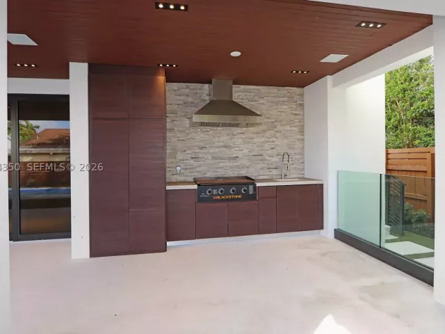 4-bedroom home for rent in Miami - 330 SW 19th Rd 1 - MondialRealty