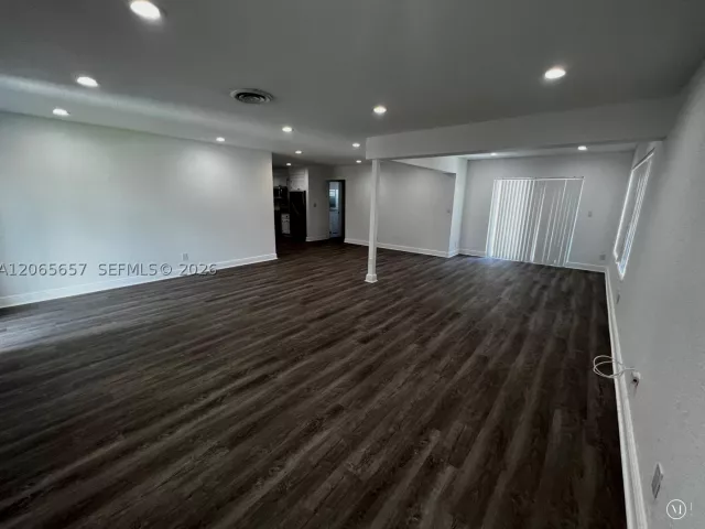 3-bedroom home for sale in Hollywood - 707 N 11th Ave - MondialRealty