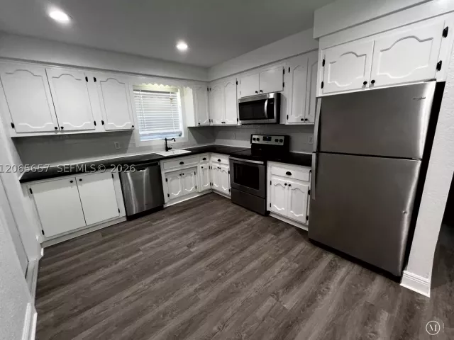 3-bedroom home for sale in Hollywood - 707 N 11th Ave - MondialRealty