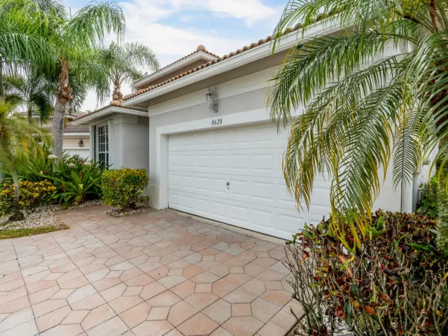3-bedroom home for sale in West Palm Beach - 8620 HIGH CAY - MondialRealty
