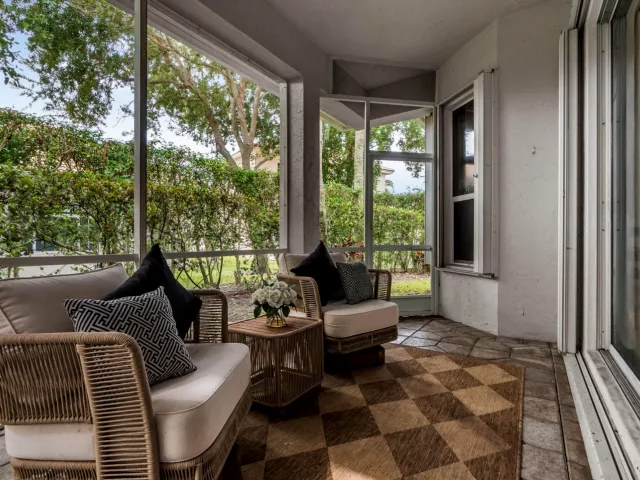3-bedroom home for sale in West Palm Beach - 8620 HIGH CAY - MondialRealty