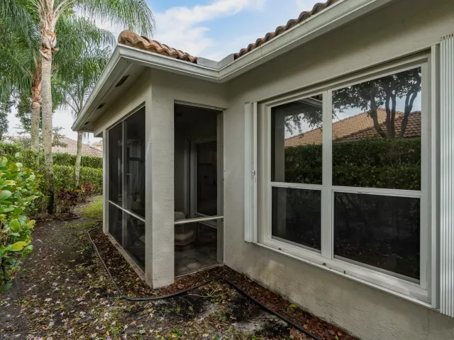 3-bedroom home for sale in West Palm Beach - 8620 HIGH CAY - MondialRealty