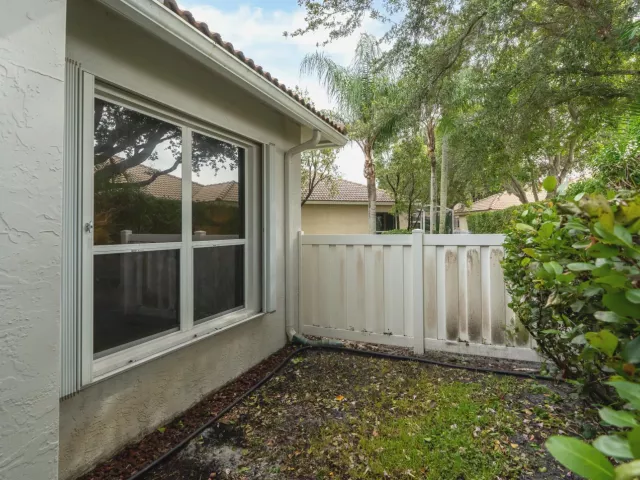 3-bedroom home for sale in West Palm Beach - 8620 HIGH CAY - MondialRealty